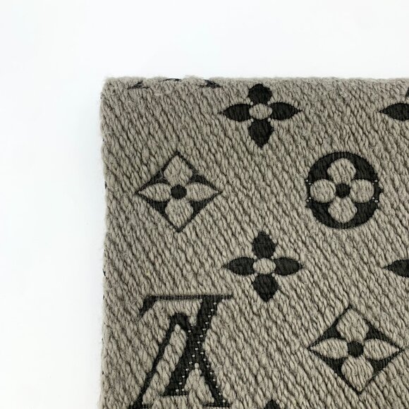 Louis Vuitton Gray-Brown Monogram Wool Knit Scarf - Picture 9 of 9